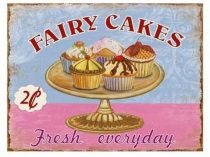 Retro ceduľa Fairy Cakes s dizajnom nádherne vyzerajúcich koláčikov. Je plechová a ideálna do kuchýň a jedální.